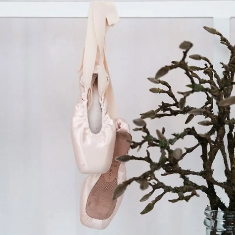 amelie_begynder_og_vede_t_5.webp Dansebutikken Amelie begynder og øvede tåspidssko Bloch> Balletsko Tåspids