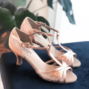 Dansebutikken Anna Kern flesh satin dansesko med t- rem>Dame Brudesko | Salsasko Damer