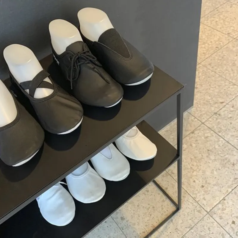 anniel_sort_gymnastiksko__2-1.webp Dansebutikken Anniel sort gymnastiksko med gummi sål>Børn Gymnastiksko Voksne | Gymnastiksko Børn