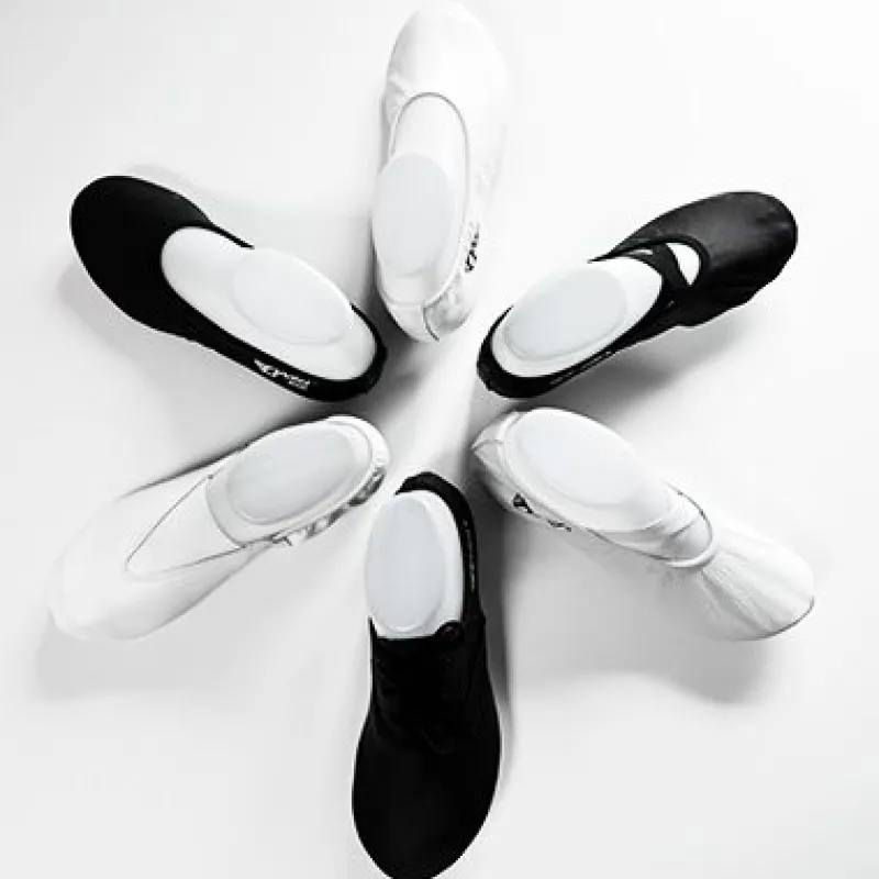 anniel_sort_kryds_gymnast_1.webp Dansebutikken Anniel sort kryds gymnastiksko skind>Dame/Børn Gymnastiksko Voksne | Gymnastiksko Børn