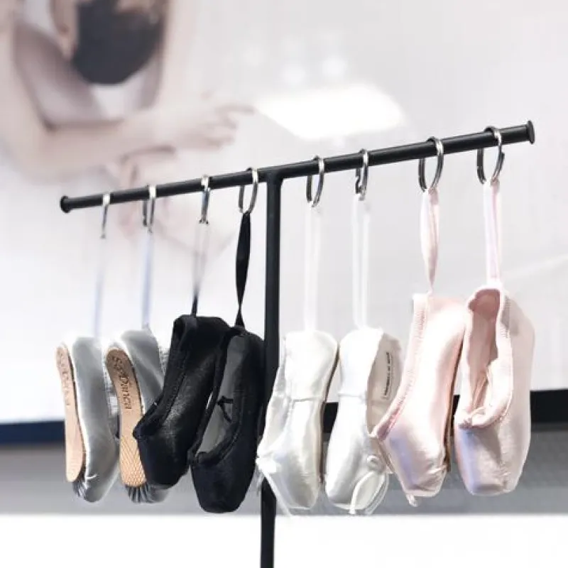 balletsko_nglering_i_sort_1.webp Dansebutikken Balletsko nøglering i sort fra So Danca>Børn Andet Til Ballet | Balletting Børn