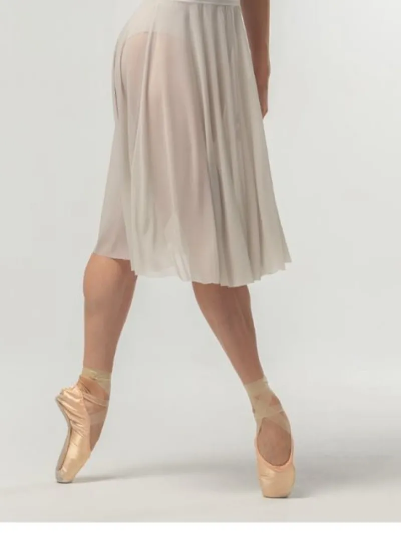 beigefarvet_langt_pull_on_1.webp Dansebutikken Beigefarvet langt pull on mesh skørt fra Mara Dancewear>Dame Ballet Underdele Damer | Skørter Til Skøjteløb