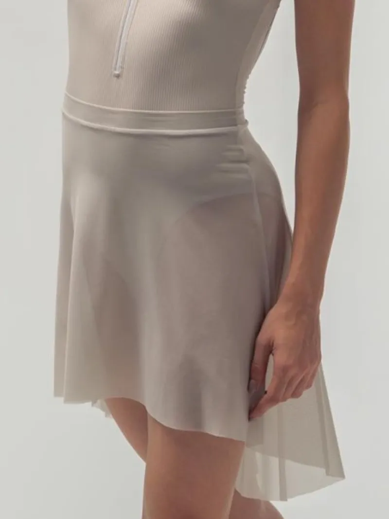 beigefarvet_pull_on_mesh__1.webp Dansebutikken Beigefarvet pull on mesh skørt fra Mara Dancewear>Dame Skørter Til Skøjteløb | Ballet Underdele Damer