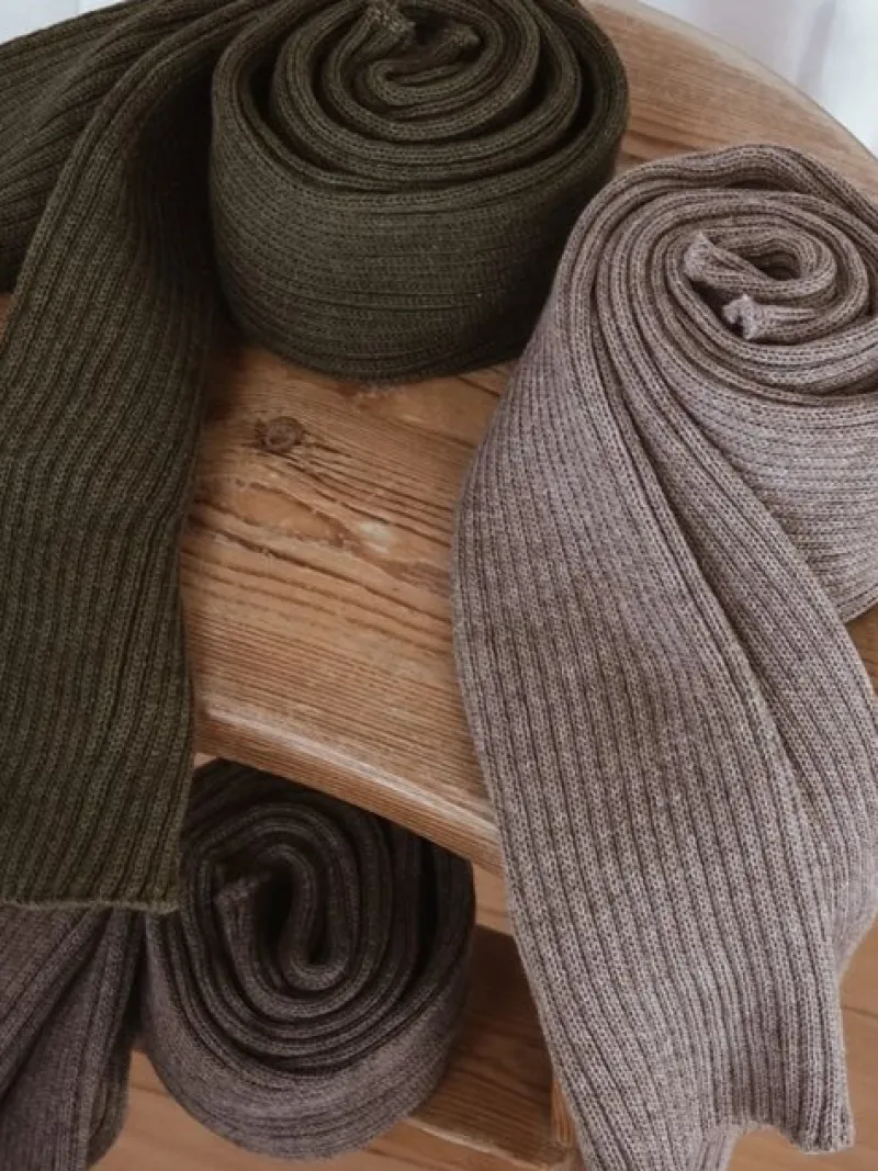 benvarmere_ribstrik_lyseb_2.webp Dansebutikken Benvarmere ribstrik lysebrune 85 cm Seré> Benvarmere Til Yoga | Benvarmere Til Ballet