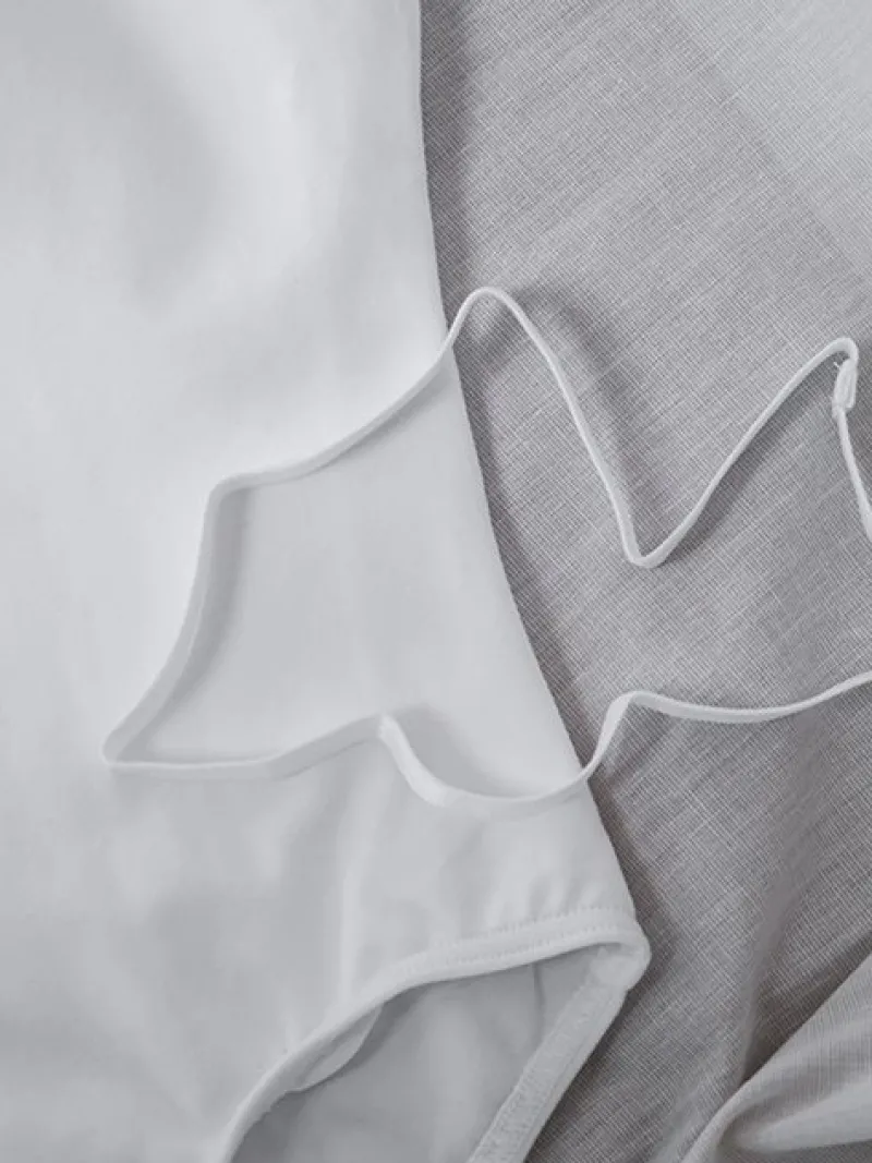 bloch_hvid_dragt_mblte_u__2.webp Dansebutikken Bloch hvid dragt m.bælte u. ærme til piger>Børn Dragter Piger | Balletdragter Børn