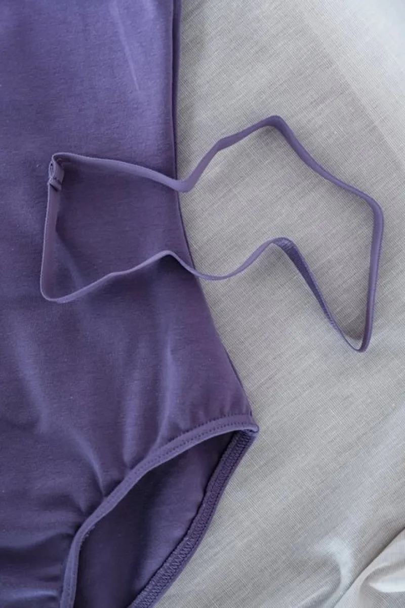 bloch_lilla_dragt_mblte_u_1.webp Dansebutikken Bloch lilla dragt m.bælte u. ærme til piger>Børn Dragter Piger | Balletdragter Børn