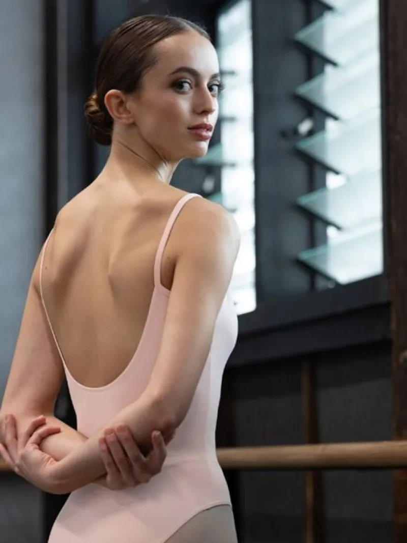 bloch_rosa_klassisk_dragt_2.webp Dansebutikken Bloch rosa klassisk dragt m. tynde stropper og rynk>Dame Dragter Damer | Balletdragter Damer