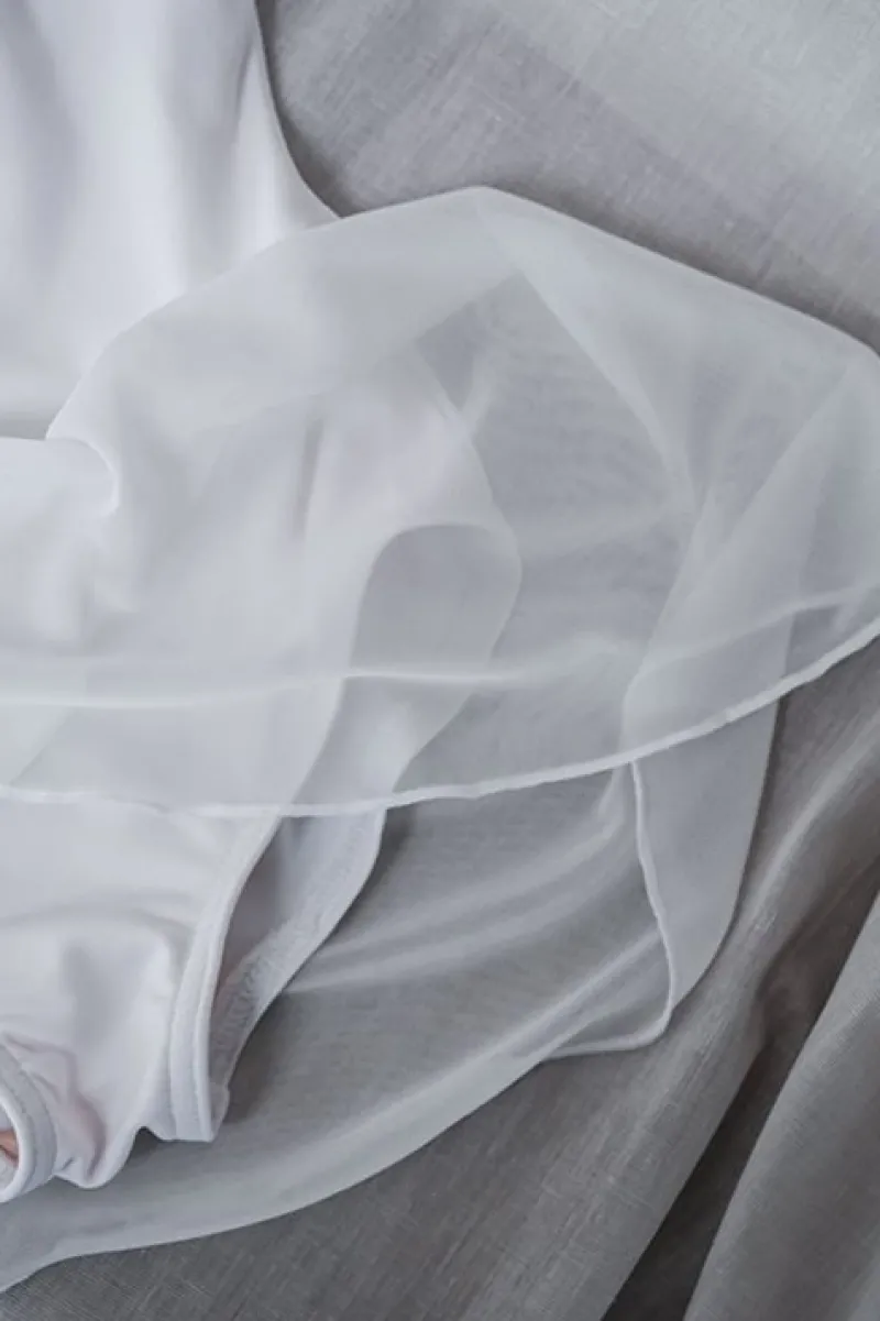 capezio_hvid_dragt_m_skrt_2.webp Dansebutikken Capezio hvid dragt m. skørt og chiffon ærmer>Børn Gymnastikkjole Piger | Balletkjole Piger