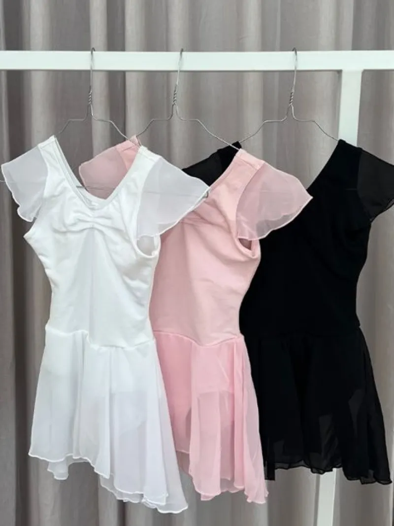 capezio_sort_dragt_mflot__4.webp Dansebutikken Capezio sort dragt m.flot skørt til piger>Børn Gymnastikkjole Piger | Balletkjole Piger