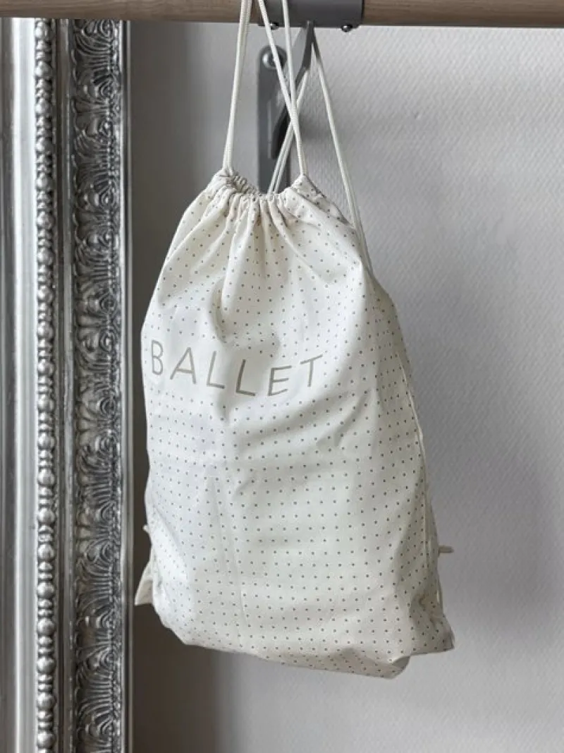 creme_balletpose_3.webp Dansebutikken Creme balletpose> Andet Til Ballet