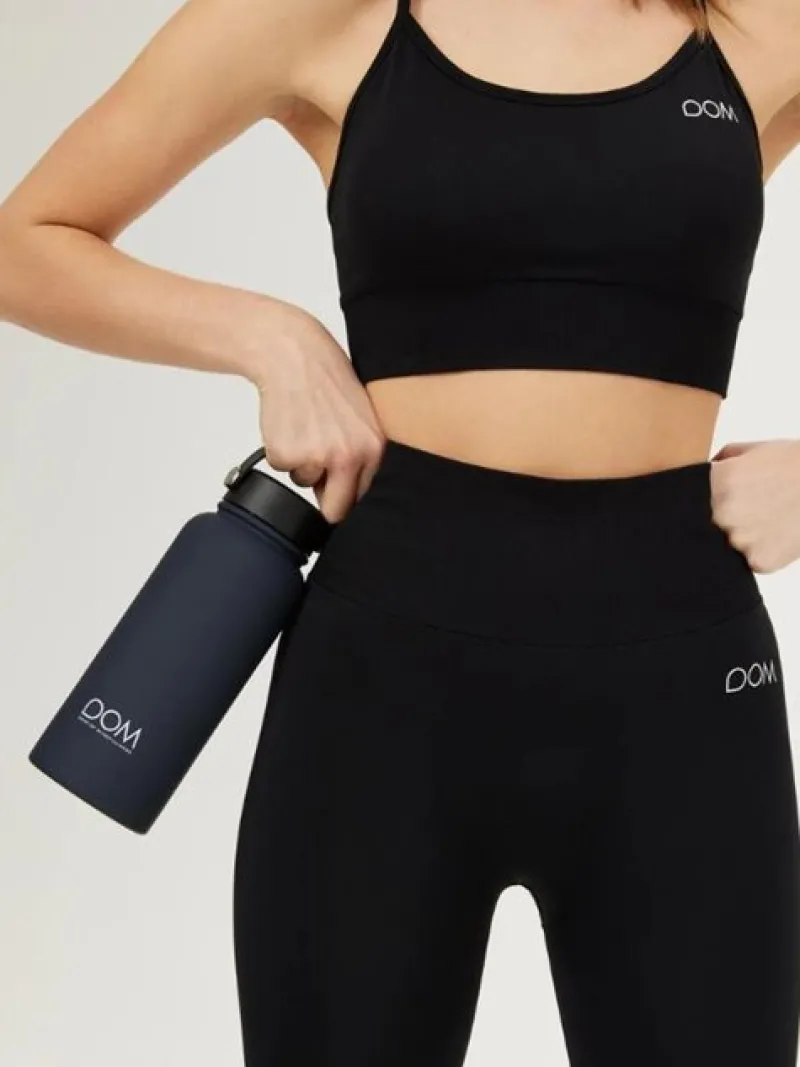 drop_of_mindfulness_drikk_1.webp Dansebutikken Drop of Mindfulness drikkeflaske 1000 ML mørkeblå> Andet Til Yoga | Andet Til Gymnastik
