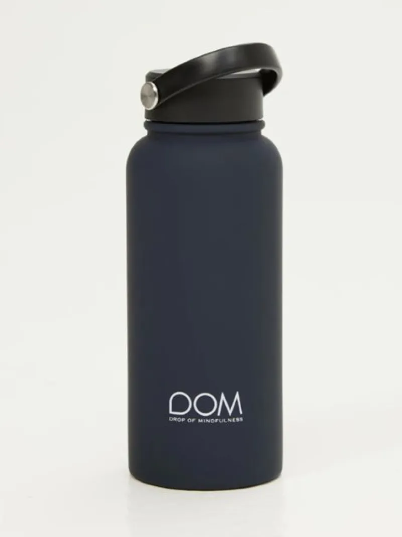drop_of_mindfulness_drikk_2.webp Dansebutikken Drop of Mindfulness drikkeflaske 1000 ML mørkeblå> Andet Til Yoga | Andet Til Gymnastik