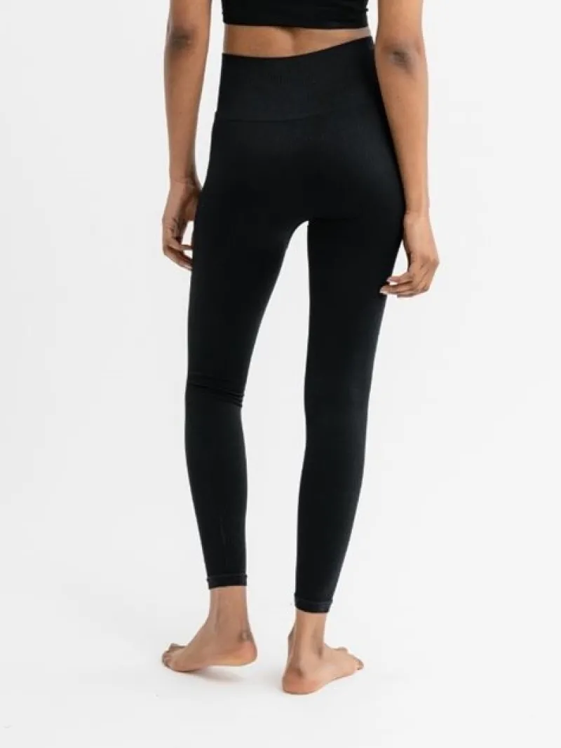 drop_of_mindfulness_jeane_1.webp Dansebutikken Drop of Mindfulness Jeane rib leggings i sort>Dame Pilates Bukser/leggings | Yogabukser