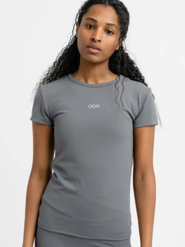 Dansebutikken Drop of Mindfulness Juni t-shirt i mat grå>Dame Pilates Overdele | Yogabluser