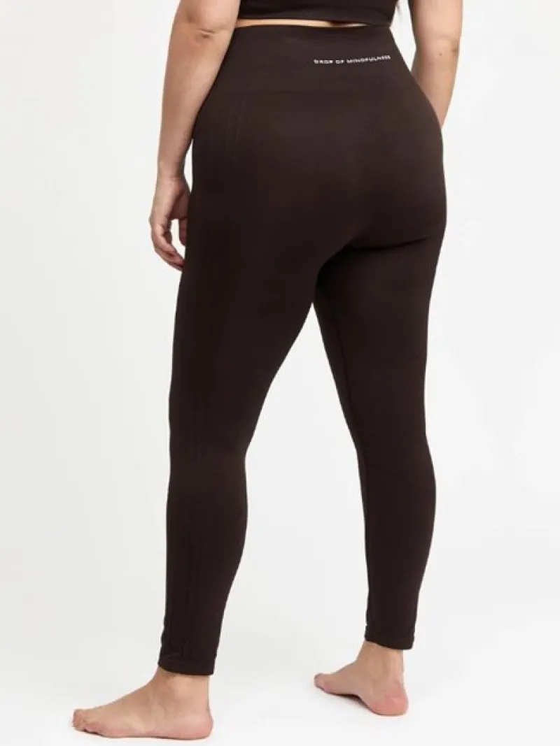 drop_of_mindfulness_mrkbr_3.webp Dansebutikken Drop of mindfulness mørkbrune seamless leggings> Pilates Bukser/leggings | Yogabukser