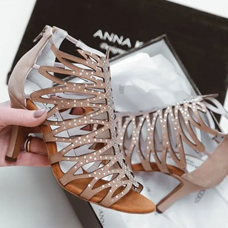 flot_anna_kern_beige_dans_5.webp Dansebutikken Flot Anna Kern beige dansesko med rhinsten>Dame Salsasko Damer | Tangosko Damer