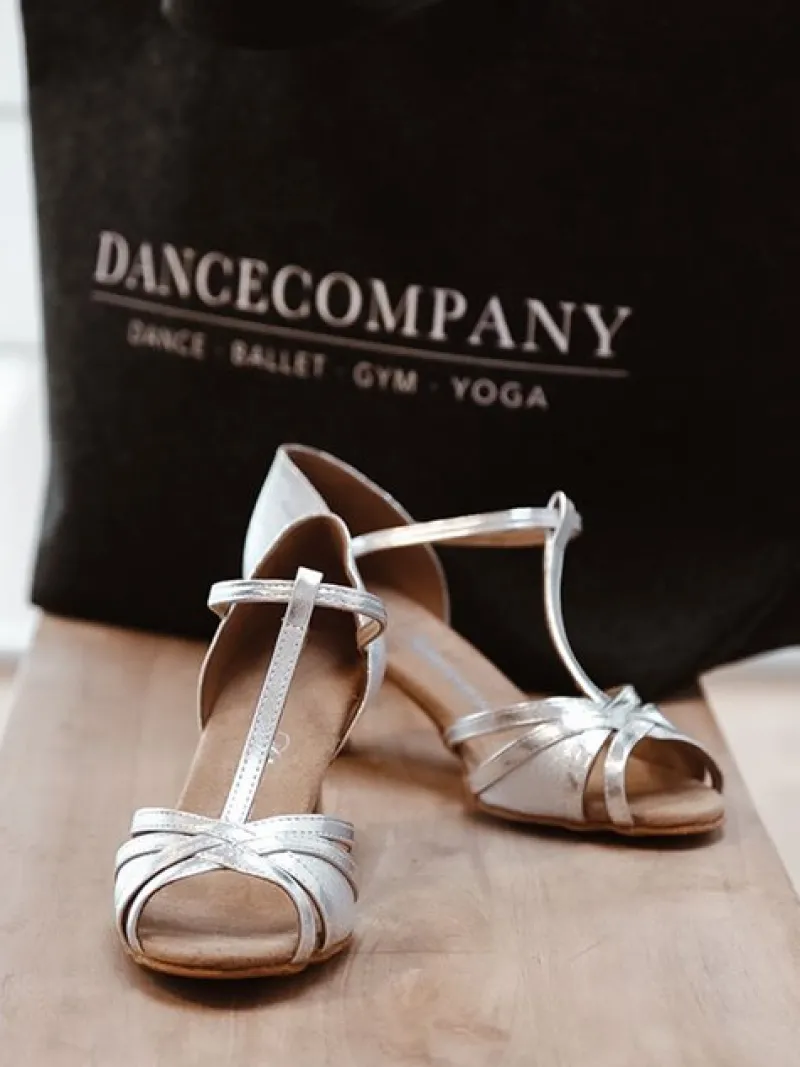 flot_slv_dansesko_til_tan_3.webp Dansebutikken Flot sølv dansesko til tango/salsa/latin med 5 cm hæl>Dame Salsasko Damer | Latinsko Damer