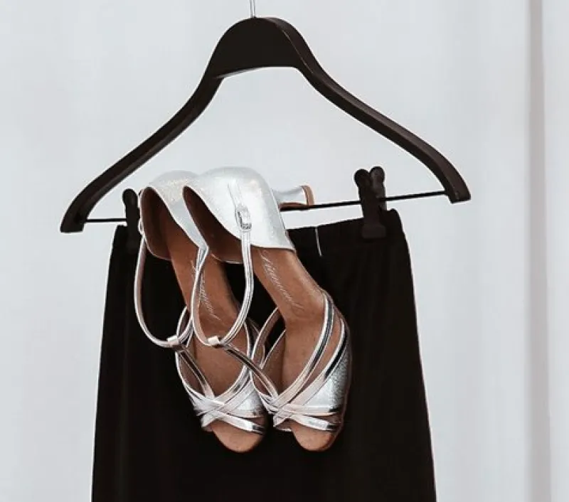 flot_slv_dansesko_til_tan_4.webp Dansebutikken Flot sølv dansesko til tango/salsa/latin med 5 cm hæl>Dame Salsasko Damer | Latinsko Damer