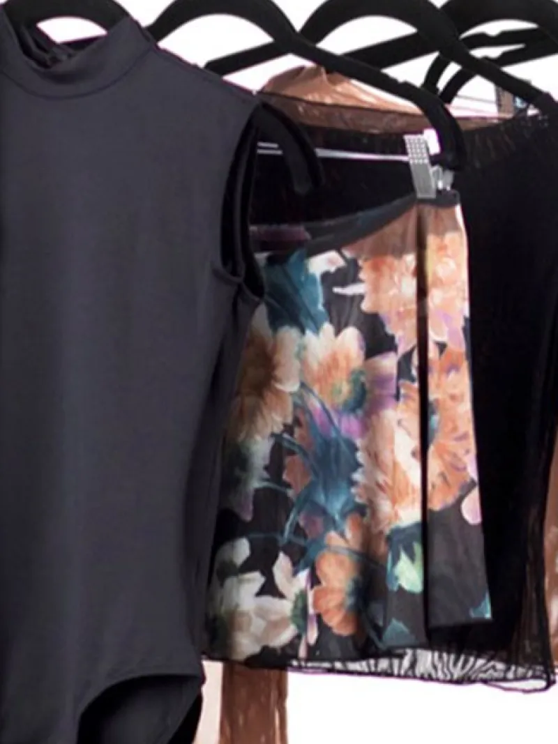 flot_sort_balletskrt_med__1.webp Dansebutikken Flot sort balletskørt med blomster fra balletrosa>Dame Ballet Underdele Damer