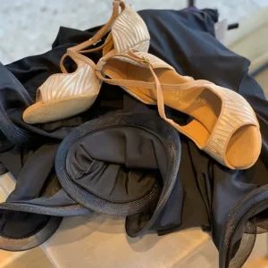 Dansebutikken Flot sort nederdel til dans til piger - Ready4dance> Dansetøj Pige