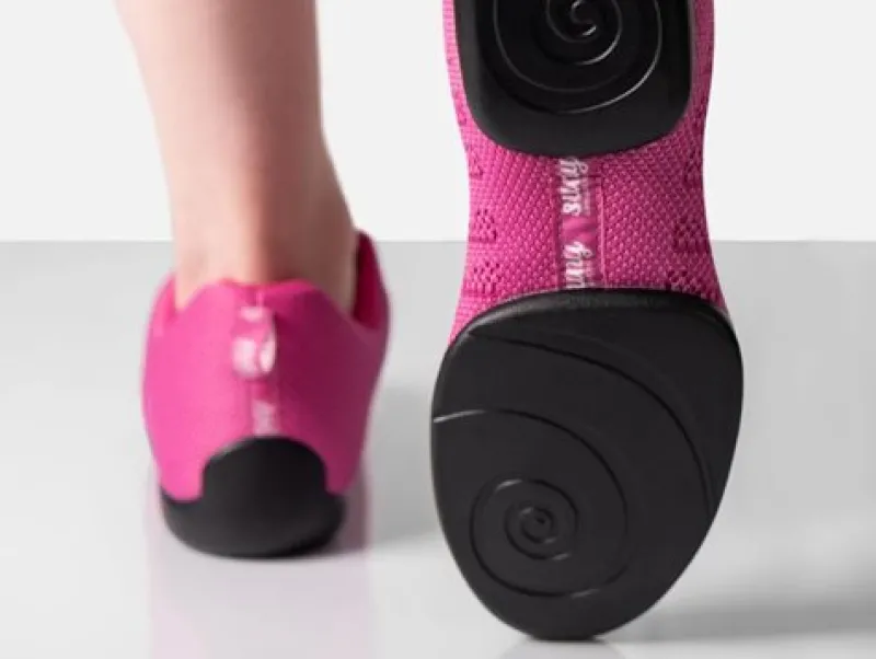 fuschia_farvet_dansesneak_5.webp Dansebutikken Fuschia farvet dansesneaker i åndbar strik til damer - Suny>Dame Salsasko Damer | Swingsko Damer