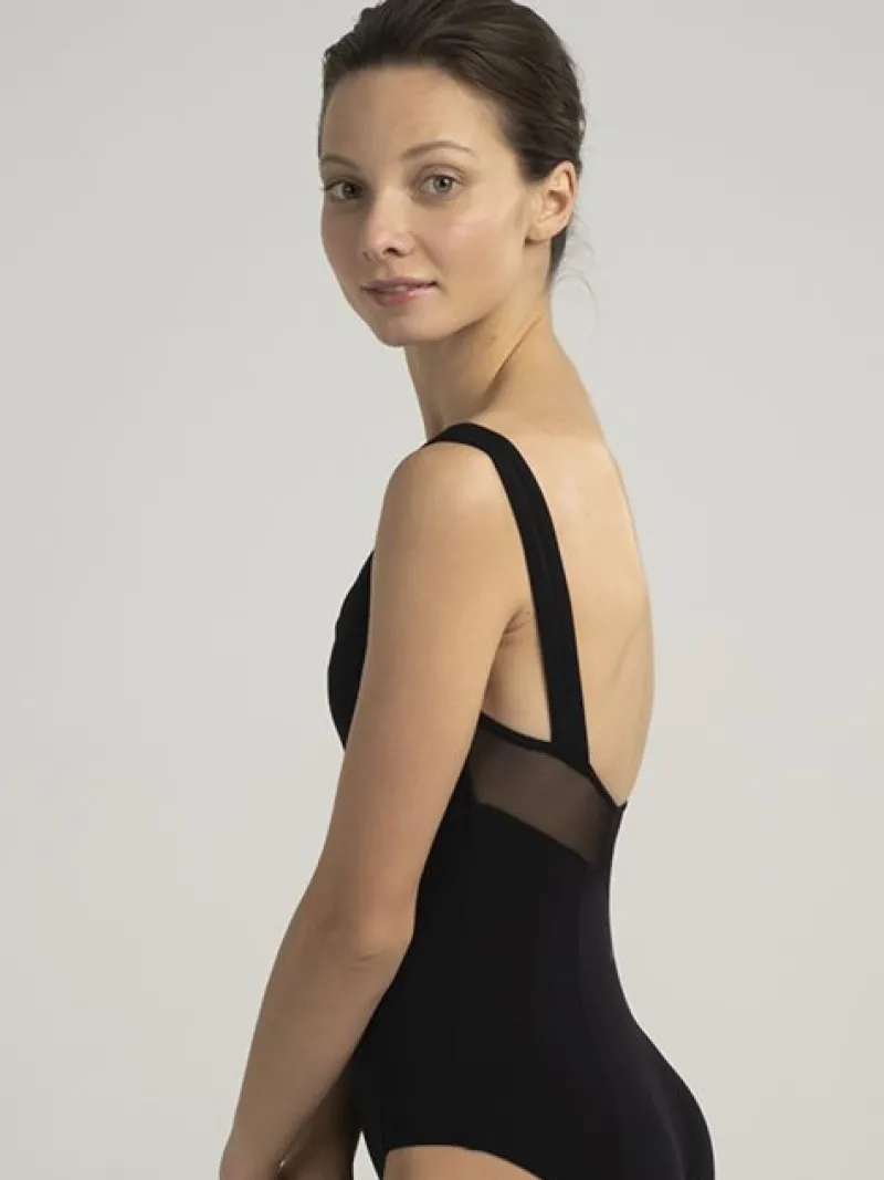 grishko_dragt_i_sort_med__3-1.webp Dansebutikken Grishko dragt i sort med rynk, mesh og prinsesse sømme>Dame Balletdragter Damer