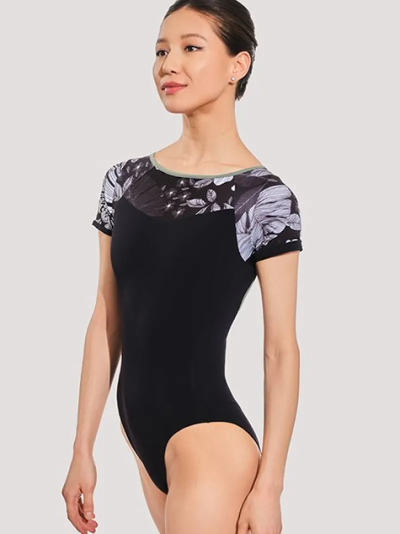 grishko_dragt_i_sort_med__3.webp Dansebutikken Grishko dragt i sort med korte ærmer og grafisk print>Dame Balletdragter Damer