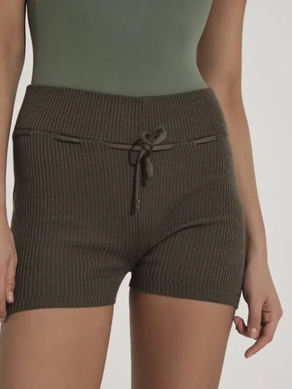 Dansebutikken Grishko khakigrønne warm-up shorts>Dame Ballet Underdele Damer