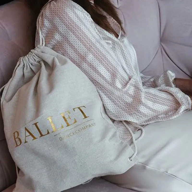 hr_rygskmulepose_med_guld_1-1.webp Dansebutikken Hør rygsæk/mulepose med guld BALLET skrift> Andet Til Ballet