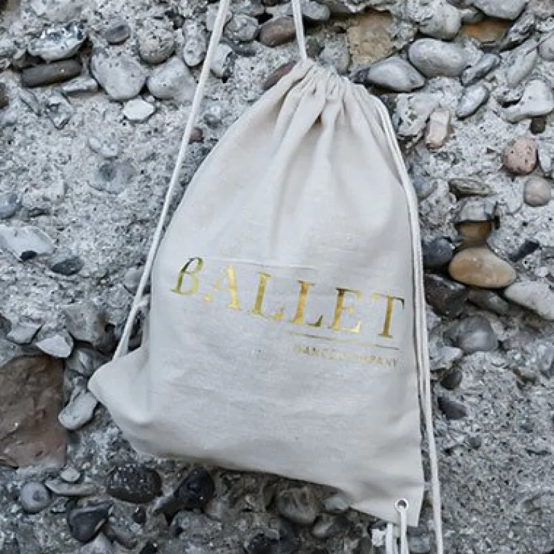 hr_rygskmulepose_med_guld_2-1.webp Dansebutikken Hør rygsæk/mulepose med guld BALLET skrift> Andet Til Ballet