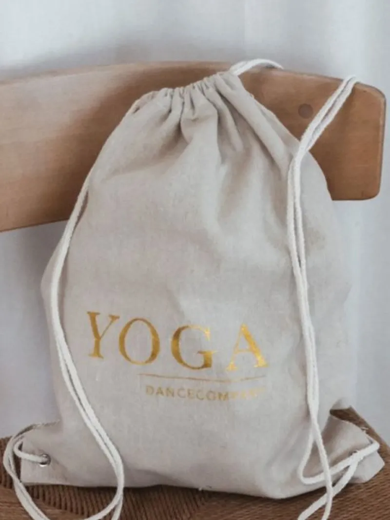 hr_rygskmulepose_med_guld_6-1.webp Dansebutikken Hør rygsæk/mulepose med guld YOGA skrift> Tasker Til Yoga