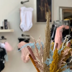 Dansebutikken Hvid dragt m. blonde til piger fra BalletRosa>Børn Balletdragter Børn