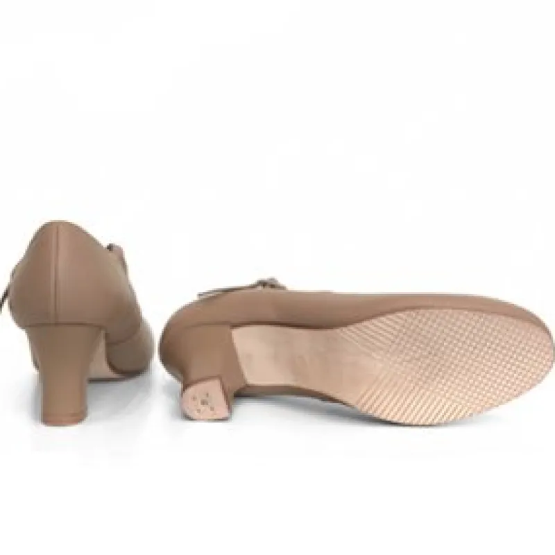 karakter_dansesko_i_beige_3.webp Dansebutikken Karakter dansesko i beige blødt skind>Dame Andre Sko Ballet/moderne Dans | Karatersko