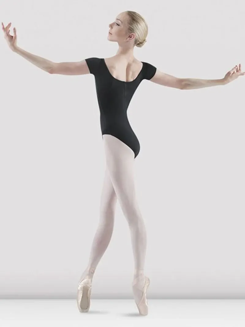 kortrmet_dragt_fra_bloch__1.webp Dansebutikken Kortærmet dragt fra Bloch i sort>Dame Dragter Damer | Balletdragter Damer