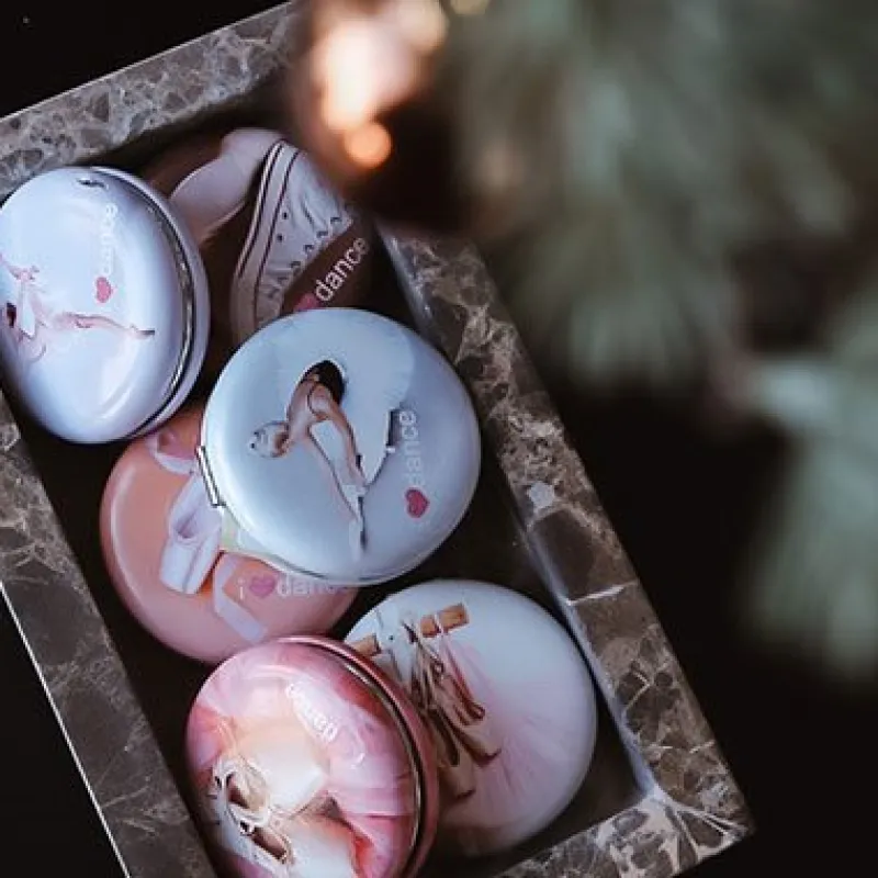 lille_fint_spejl_med_prin_3.webp Dansebutikken Lille fint spejl med print af tutudanser>Børn Balletting Børn