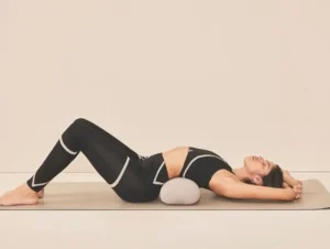 Dansebutikken Lille yoga bolster til meditation i lysegrå - Moonchild> Andet Til Yoga