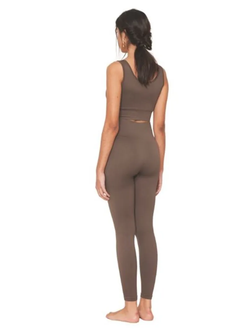 moonchild_crop_top_i_brun_4.webp Dansebutikken Moonchild crop top i brun> Pilates Overdele | Yogatoppe