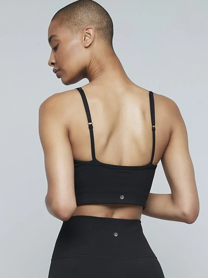 moonchild_sort_bld_top_me_1.webp Dansebutikken Moonchild sort blød top med puder lunar luxe> Pilates Overdele | Yogatoppe