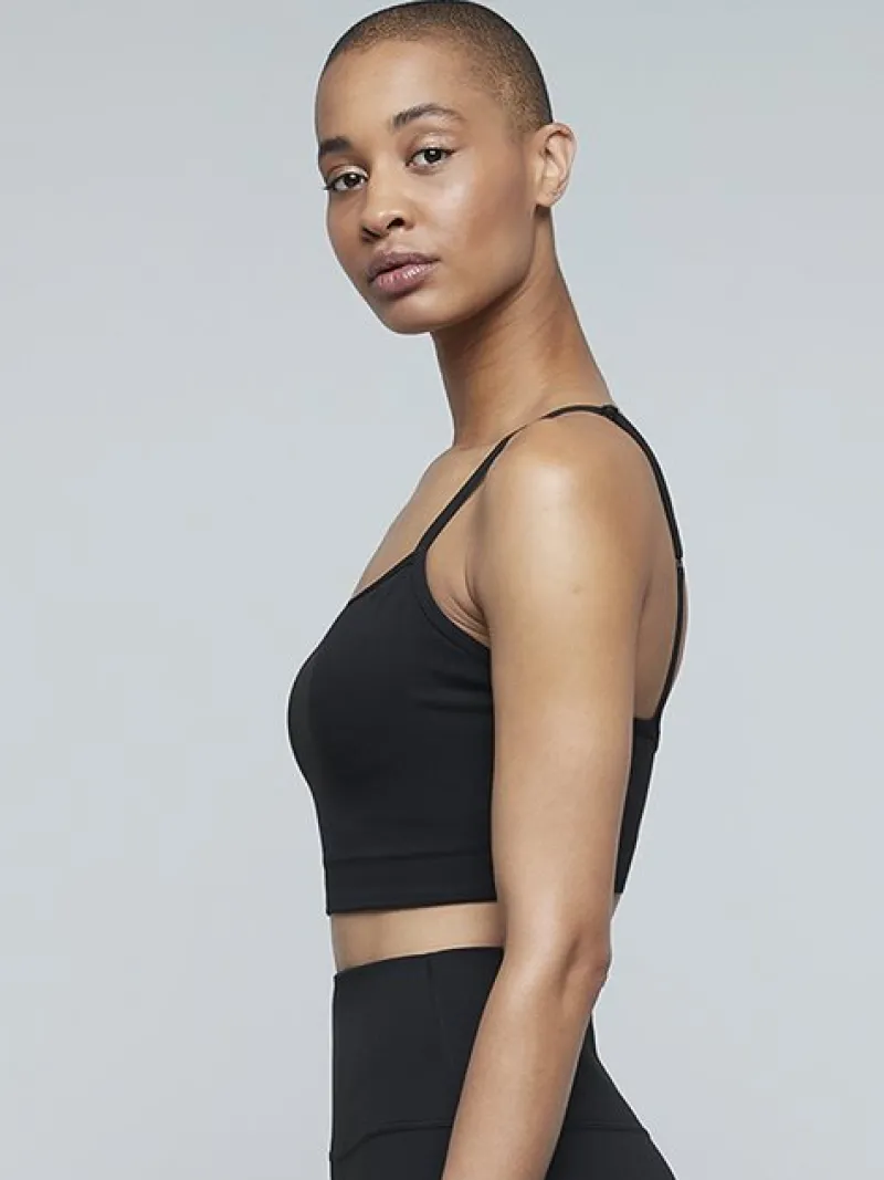 moonchild_sort_bld_top_me_2.webp Dansebutikken Moonchild sort blød top med puder lunar luxe> Pilates Overdele | Yogatoppe