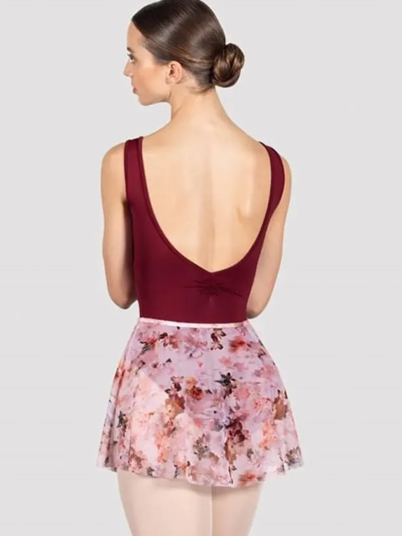 pull_on_skrt_med_smukt_rd_1.webp Dansebutikken Pull on skørt med smukt rødlig print af blomster fra Bloch>Dame Underdele Damer | Ballet Underdele Damer