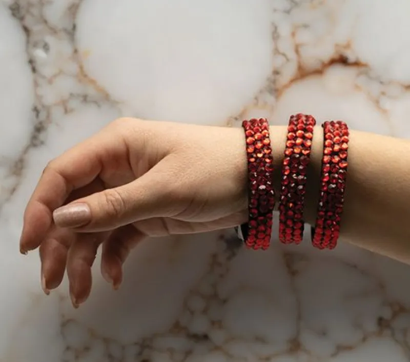 rde_rhinsten_armbnd_1.webp Dansebutikken Røde rhinsten armbånd> Smykker Til Dans