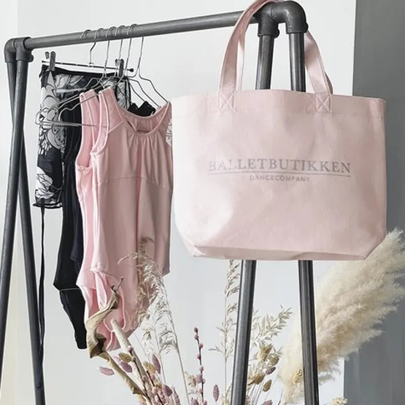 rosa_balletdragt_til_pige_2.webp Dansebutikken Rosa balletdragt til piger m. hjerte ryg Bloch>Børn Balletdragter Børn