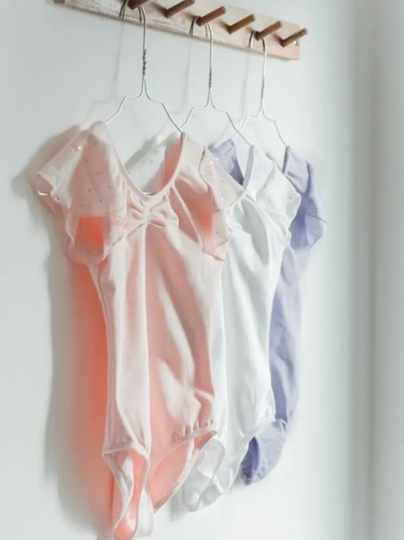 rosa_dragt_til_piger_med__2.webp Dansebutikken Rosa dragt til piger med chiffon ærme og palietter Bloch>Børn Balletdragter Børn