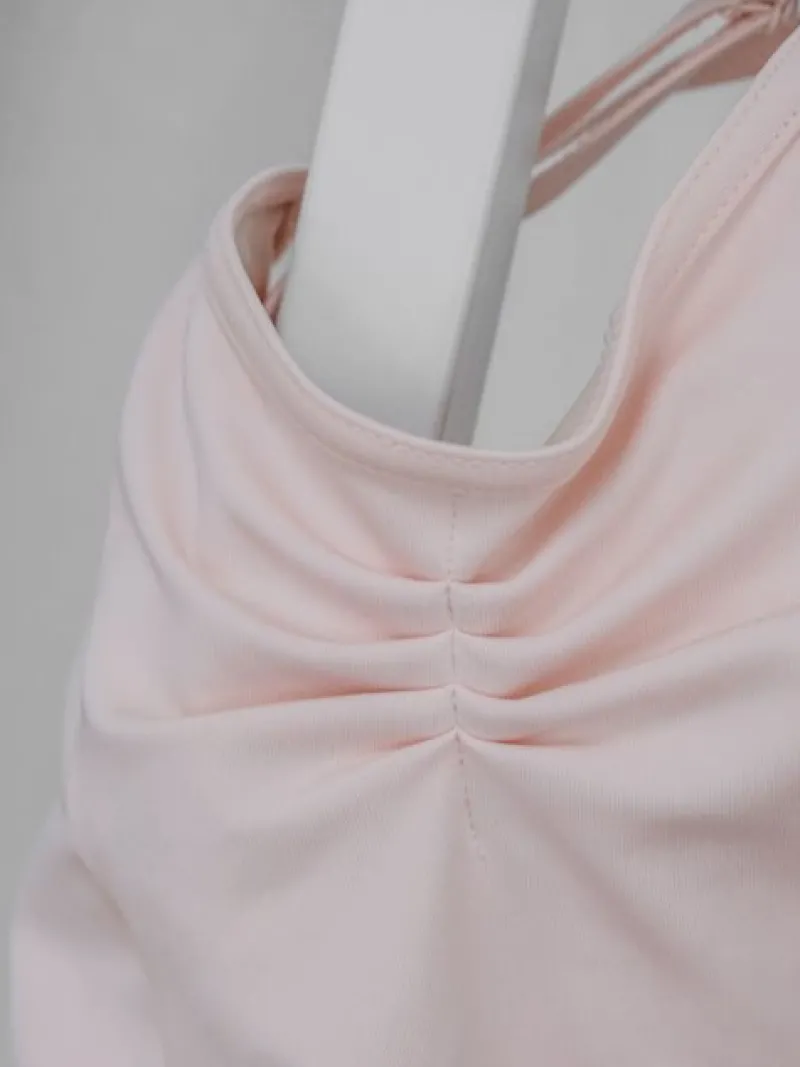 ser_rosa_dragt_m_rynkedet_3.webp Dansebutikken Seré rosa dragt m. rynkedetaljer og justerbare stropper>Dame Dragter Damer | Balletdragter Damer