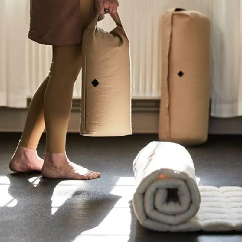 simple_days_yogaplle_i_be_1.webp Dansebutikken Simple Days yogapølle i beige> Andet Til Yoga
