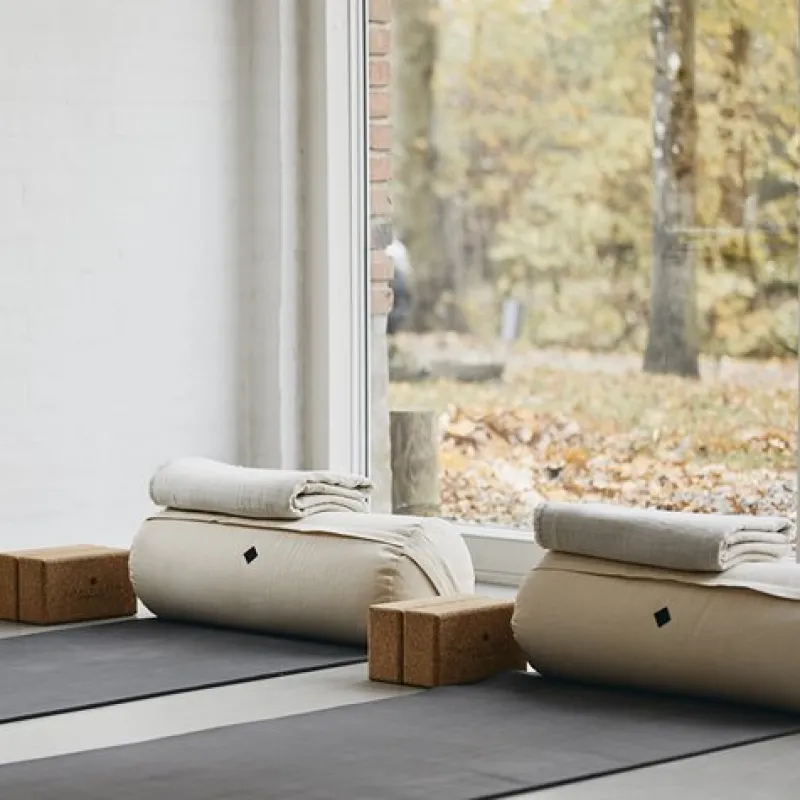 simple_days_yogaplle_i_be_2.webp Dansebutikken Simple Days yogapølle i beige> Andet Til Yoga