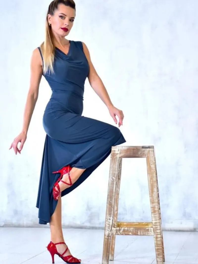 skn_grbl_kjole_i_tangosil_3.webp Dansebutikken Skøn gråblå kjole i tangosilhuet fra Danceeverywear>Dame Dansekjoler Damer