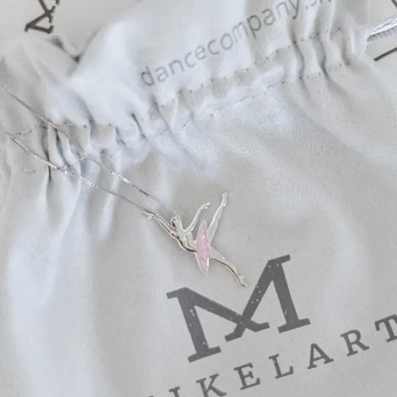 slv_halskde_balletdanser__2.webp Dansebutikken Sølv halskæde balletdanser rosa tutu sugar plum fairy>Børn Andet Til Ballet | Balletting Børn