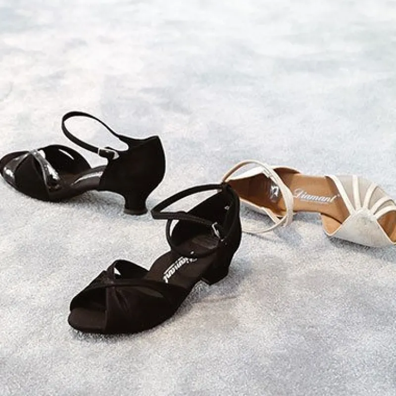 sort_flot_dansesko_til_da_1.webp Dansebutikken Sort flot dansesko til damer med lav hæl>Dame Salsasko Damer | Tangosko Damer