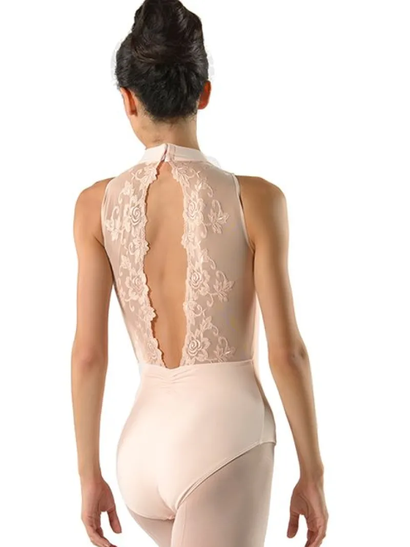 svag_rosa_dragt_m_blonde__0.webp Dansebutikken Svag rosa dragt m. blonde og høj hals fra Ballet Rosa>Dame Balletdragter Damer